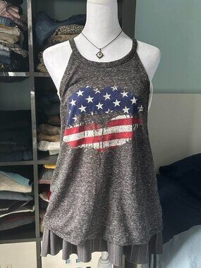 Modern Lux Grey Halter Top with USA Flag Kiss Graphic sz Kids XL